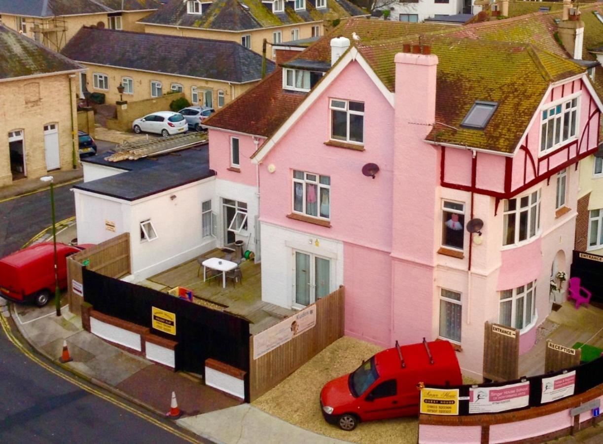 Barbie House: Beachfront With Beauty Amenities Guest house Paignton