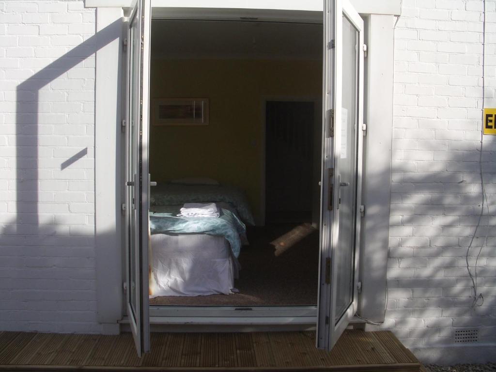 Barbie House: Beachfront With Beauty Amenities 4*