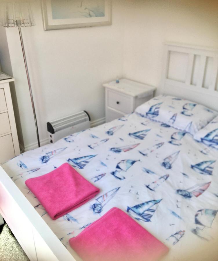 Barbie House: Beachfront With Beauty Amenities Paignton