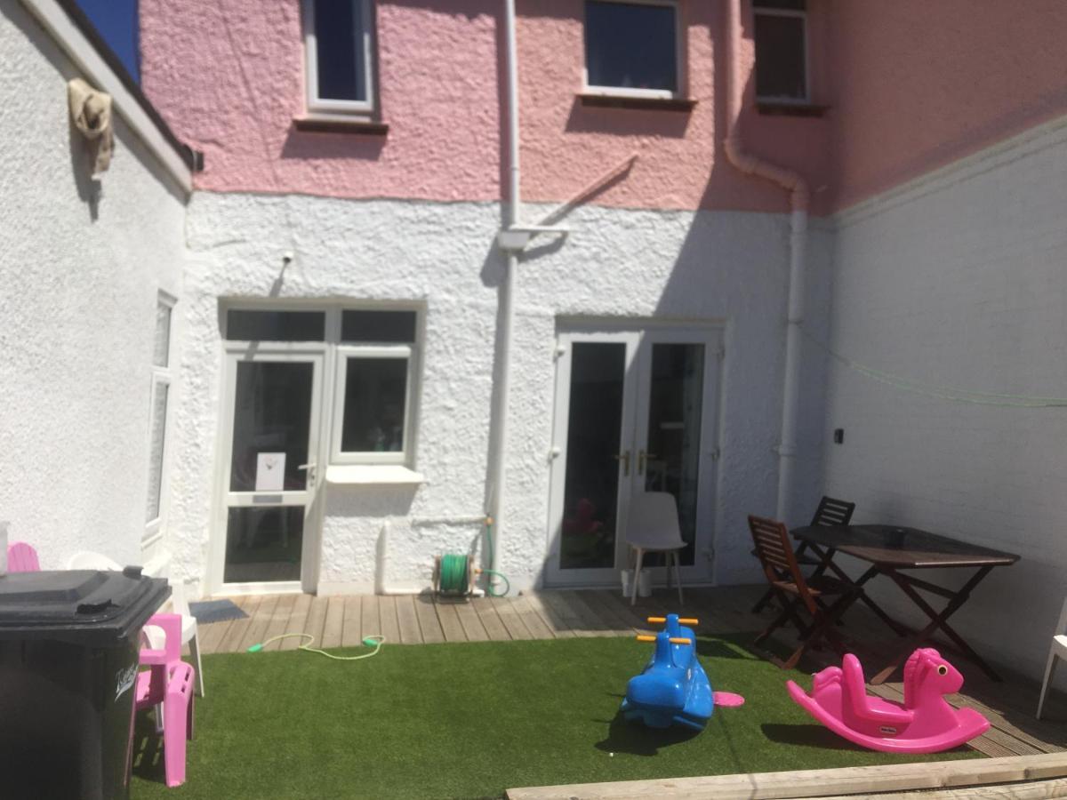 Barbie House: Beachfront With Beauty Amenities Guest house