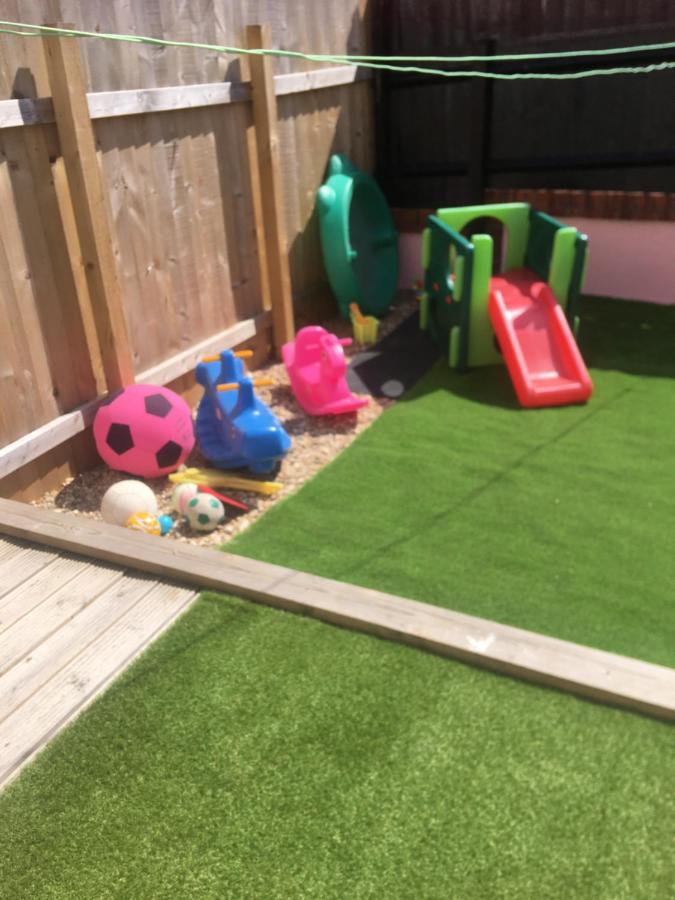Barbie House: Beachfront With Beauty Amenities Guest house Paignton