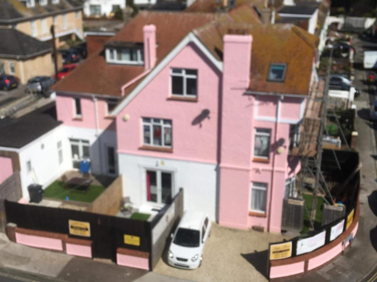 Barbie House: Beachfront With Beauty Amenities 4*