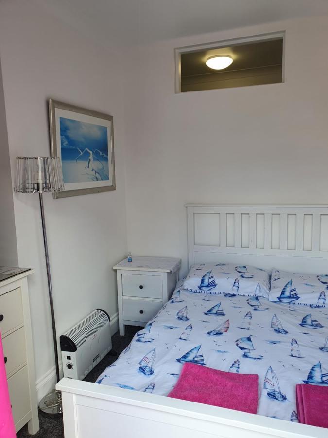 Barbie House: Beachfront With Beauty Amenities Guest house Paignton